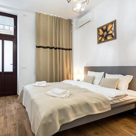 Urban Walls Apartments 5B Bucharest Exterior photo