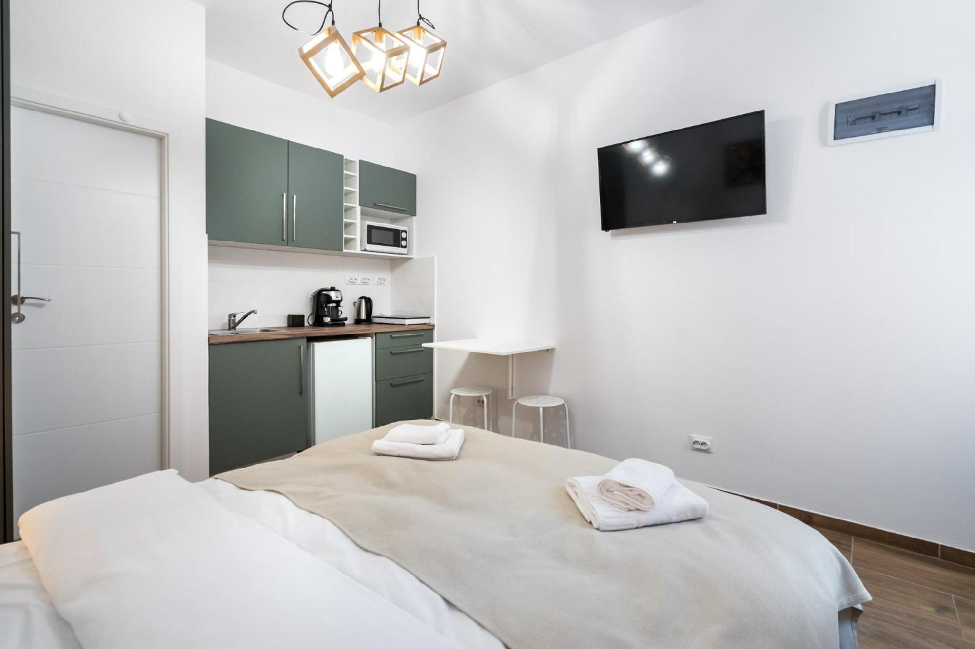 Urban Walls Apartments 5B Bucharest Exterior photo