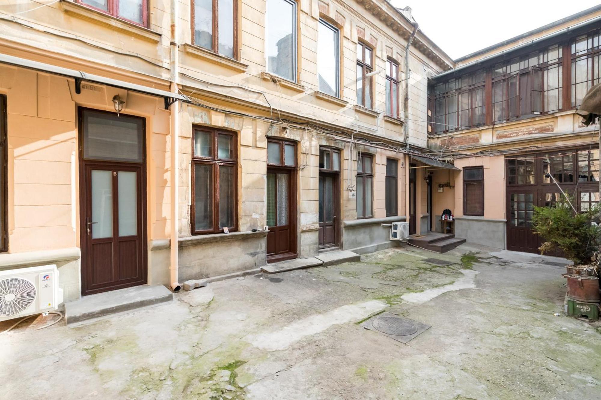 Urban Walls Apartments 5B Bucharest Exterior photo