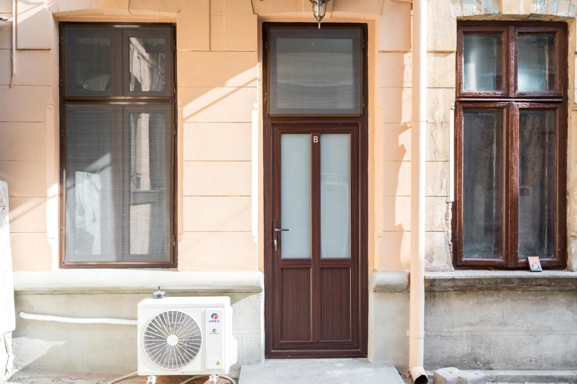 Urban Walls Apartments 5B Bucharest Exterior photo